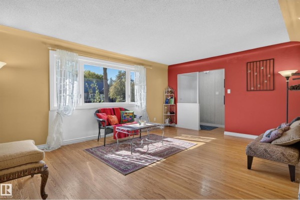 Family room - 13636 122 Av Nw, Edmonton, AB T5L2V8 Photo 4