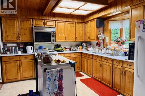 1365 Granary Road, Creston, BC, photo 2