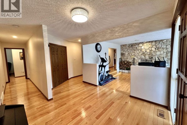 Dining room - 1365 S 5 Highway, Valemount, BC V0E2Z0 Photo 2