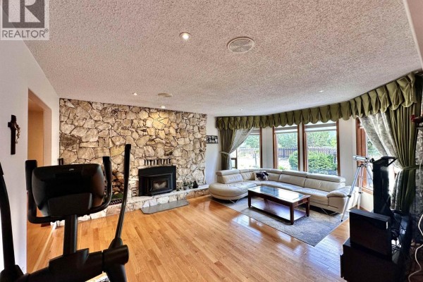 Living room - 1365 S 5 Highway, Valemount, BC V0E2Z0 Photo 3