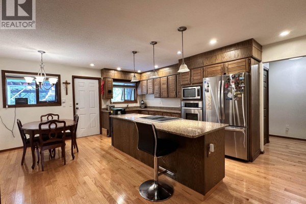 Foyer - 1365 S 5 Highway, Valemount, BC V0E2Z0 Photo 4
