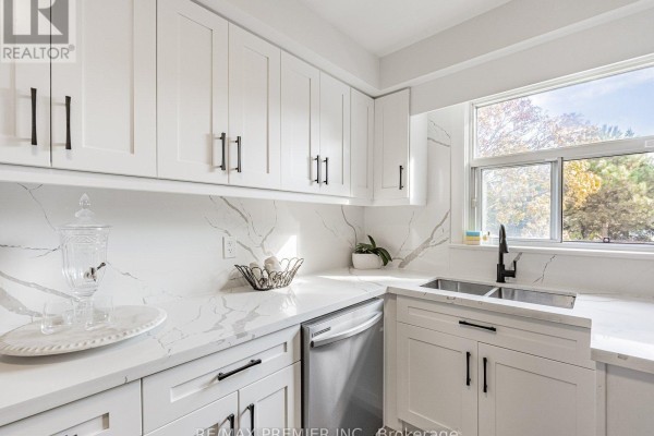 1368 Tansley Drive, Oakville, ON, photo 2