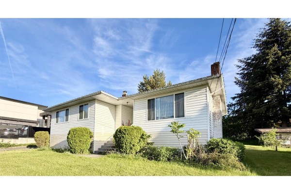 13688 113 Avenue, Surrey, BC V3R2J1 Photo 2