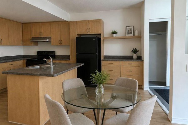 Dining room - 137 - 760 Lawrence Avenue W, Toronto, ON M6A3E7 Photo 3