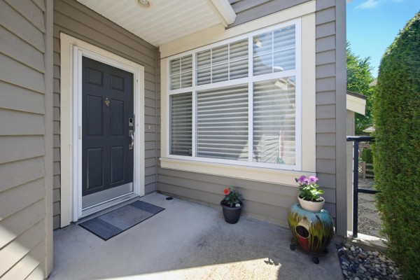 137 15500 Rosemary Heights Crescent, Surrey, BC V3Z0K1 Photo 2
