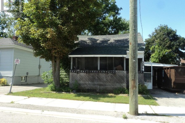 Bathroom - 137 Dufferin Street, Orillia, ON L3V5T1 Photo 2