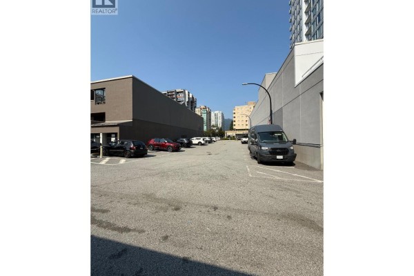 137 E 15th Street, North Vancouver, BC V7L2P7 Photo 4