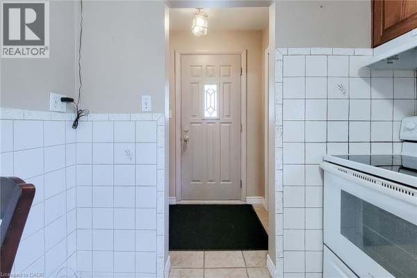 Family room - 137 East 16th Street, Hamilton, ON L9A4J4 Photo 5