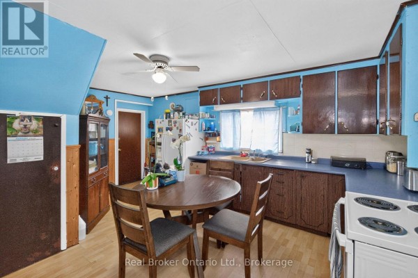 Kitchen - 137 Fourth Street, Midland, ON L4R3S9 Photo 3