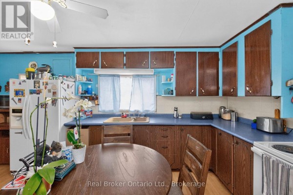 Laundry room - 137 Fourth Street, Midland, ON L4R3S9 Photo 4
