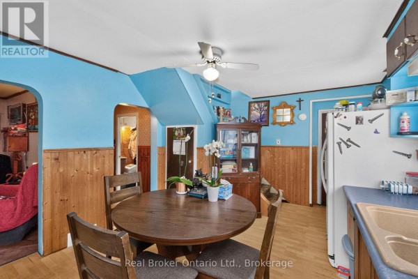 Laundry room - 137 Fourth Street, Midland, ON L4R3S9 Photo 5