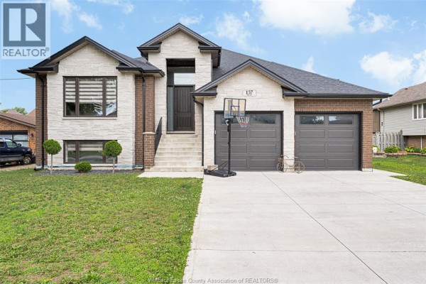 4pc Bathroom - 137 Gary Avenue, Lasalle, ON N9J1V3 Photo 2