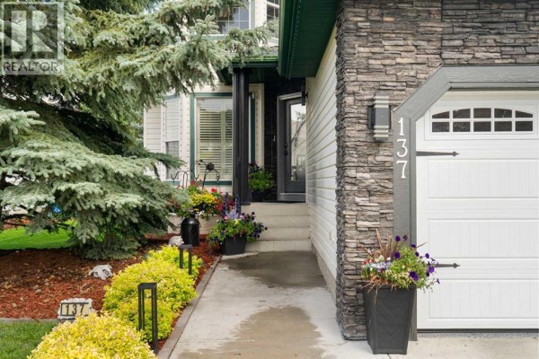 Foyer - 137 Gleneagles View Sw, Cochrane, AB T4C1W1 Photo 3