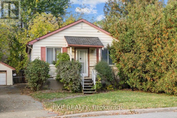 137 Glynn Avenue, Ottawa