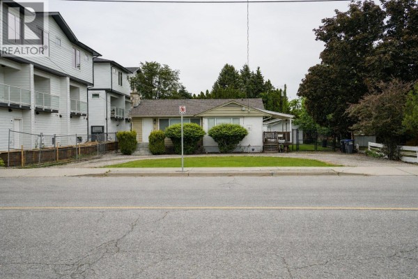 137 Green Avenue W, Penticton, BC V2A3S9 Photo 3