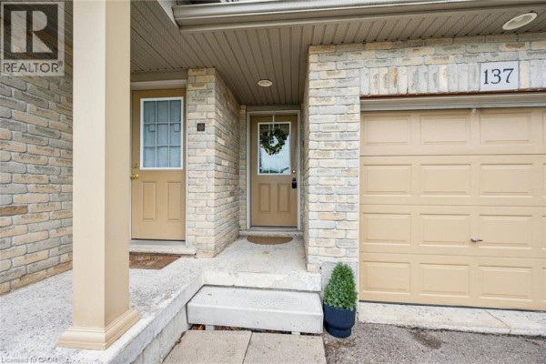 Living room - 137 Highland Crescent, Kitchener, ON N2M0A1 Photo 5