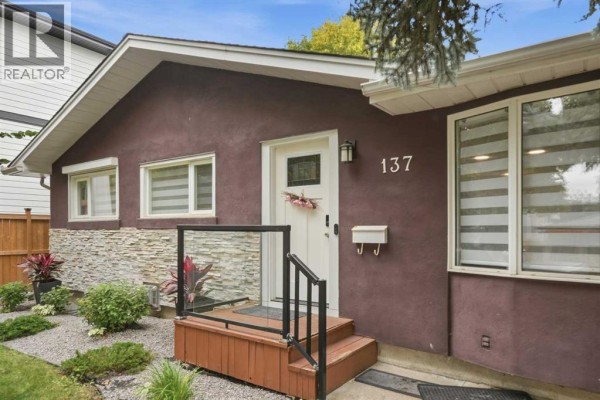 Kitchen - 137 Lissington Drive Sw, Calgary, AB T3E5E4 Photo 2
