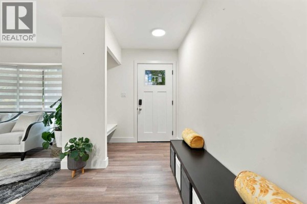 Living room - 137 Lissington Drive Sw, Calgary, AB T3E5E4 Photo 3