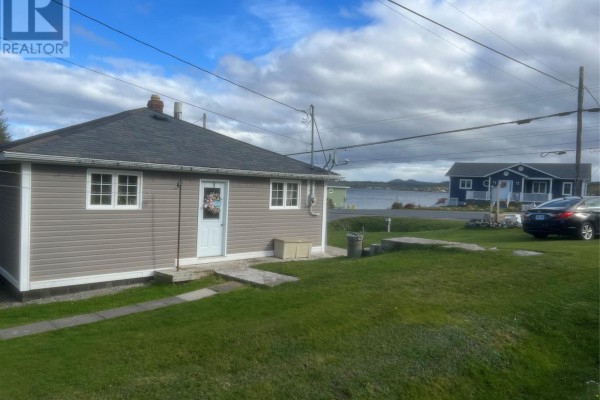 Bath (# pieces 1-6) - 137 Main Street N, Glovertown, NL A0G2L0 Photo 4