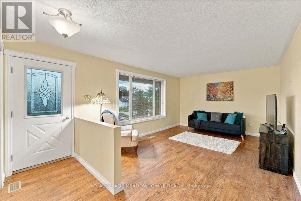 Primary Bedroom - 137 Orchard Drive, Blue Mountains, ON N0H2P0 Photo 3