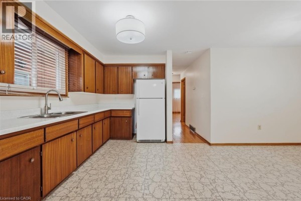 Utility room - 137 Picton Street E, Hamilton, ON L8L3W7 Photo 3