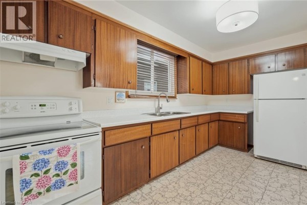 4pc Bathroom - 137 Picton Street E, Hamilton, ON L8L3W7 Photo 4