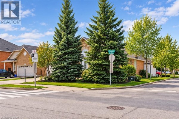 137 Pinehill Drive, Stoney Creek, ON, photo 3