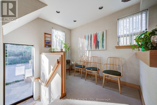137 Sheppard Avenue E, Toronto, ON M2N3A6 Photo 2