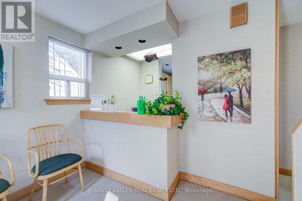 137 Sheppard Avenue E, Toronto, ON M2N3A6 Photo 3
