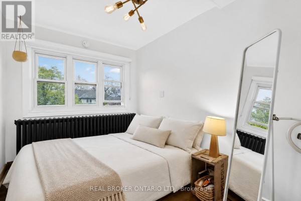 137 Sherman Avenue S, Hamilton, ON, photo 2