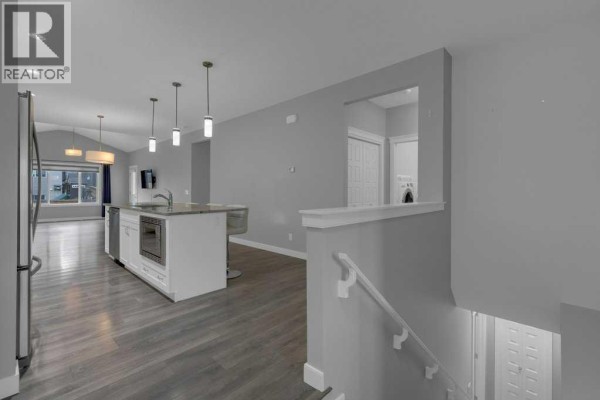 Kitchen - 137 Willow Park, Cochrane, AB T4C2N3 Photo 3
