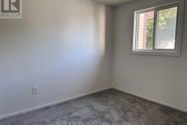 1370 Foxwell Street, Ottawa, ON K1B5J2 Photo 4