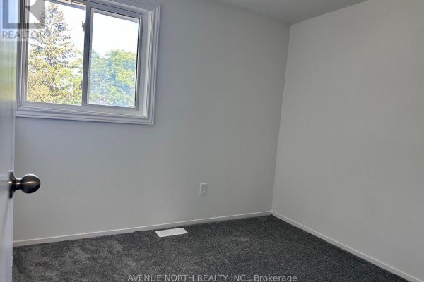 1370 Foxwell Street, Ottawa, ON K1B5J2 Photo 5