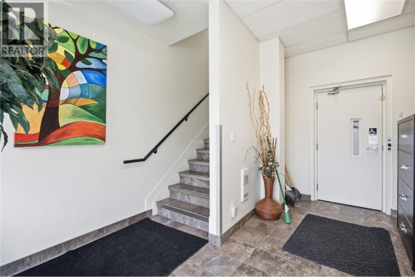 1370 Summit Drive Unit# B, Kamloops, BC V2C1T8 Photo 3