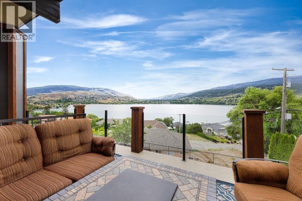 13707 Watson Drive, Coldstream, BC, photo 2