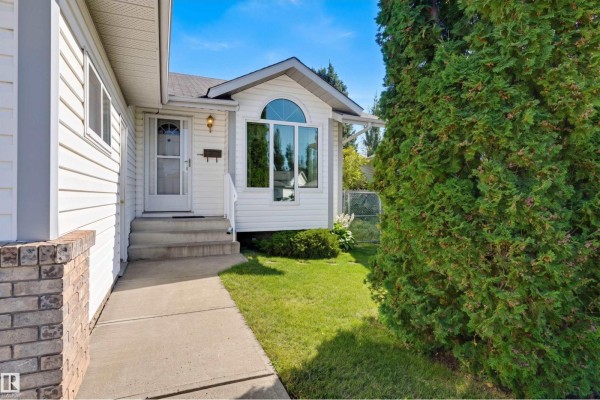 Kitchen - 13709 131 Av Nw, Edmonton, AB T5L5A3 Photo 3