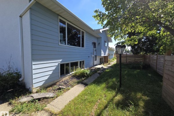 Kitchen - 13715 87 St Nw, Edmonton, AB T5E3G1 Photo 3