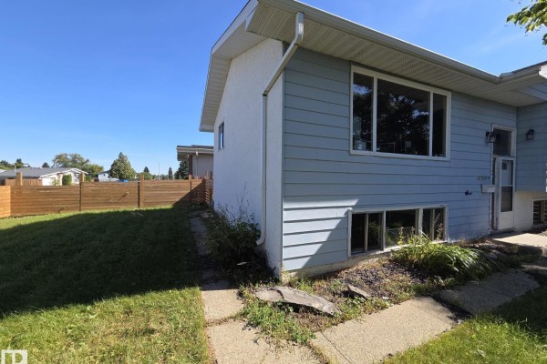 Family room - 13715 87 St Nw, Edmonton, AB T5E3G1 Photo 4