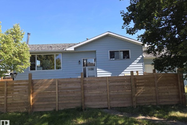 Primary Bedroom - 13715 87 St Nw, Edmonton, AB T5E3G1 Photo 5