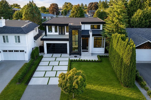 13735 Blackburn Avenue, White Rock, BC V4B2Z1 Photo 4