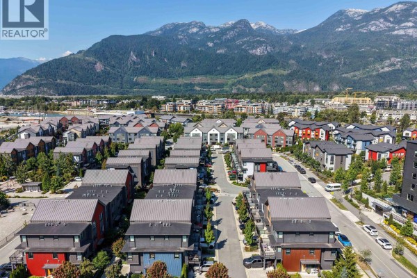 1374 Marinaside Place, Squamish, BC V8B1A8 Photo 4