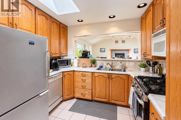 1374 Sowden Street, North Vancouver, BC V7P1L8 Photo 4