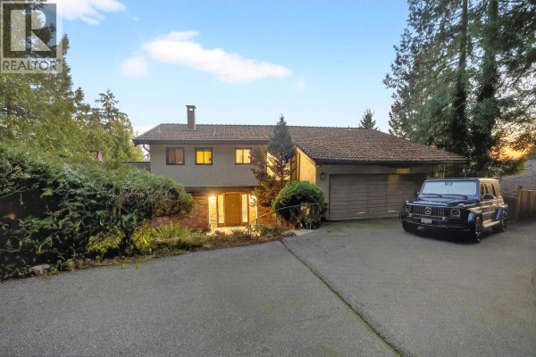 1375 Burnside Road, West Vancouver, BC V7S2P6 Photo 4
