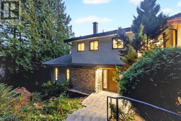 1375 Burnside Road, West Vancouver, BC V7S2P6 Photo 5