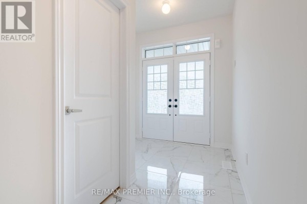 1375 Klondike Court, Oshawa, ON, photo 2