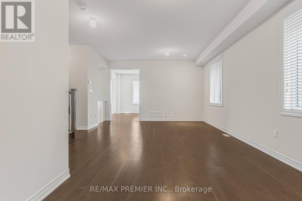 1375 Klondike Court, Oshawa, ON, photo 3