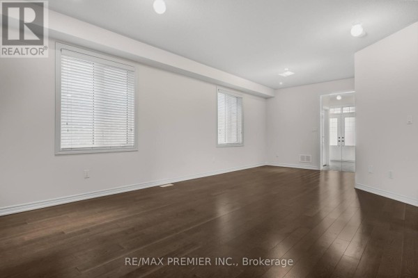 Family room - 1375 Klondike Court, Oshawa, ON L1L0T1 Photo 4