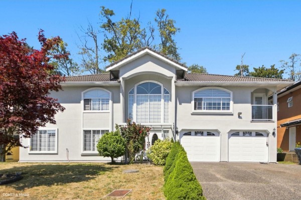 13755 93a Avenue, Surrey, BC V3V8A9 Photo 4