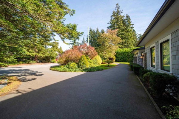 13756 18 Avenue, Surrey, BC V4A1W4 Photo 4