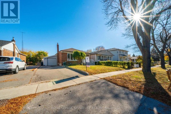 Kitchen - 1377 Birchmount Road, Toronto, ON M1P2E2 Photo 2